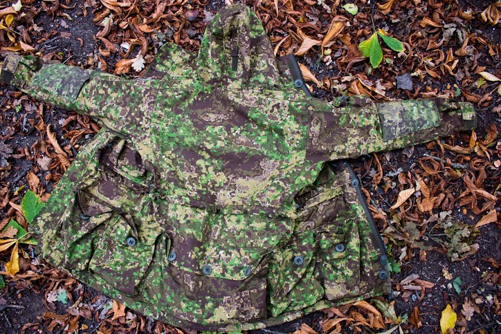 Leo Kohler Sniper Smock - Pencott Greenzone - Ground Outside 1